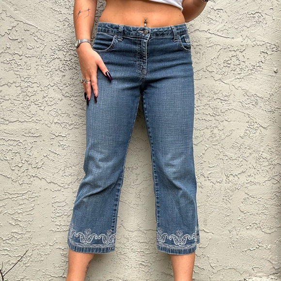 Vintage Y2k Embroidered Lee Capris - Picture 9 of 10